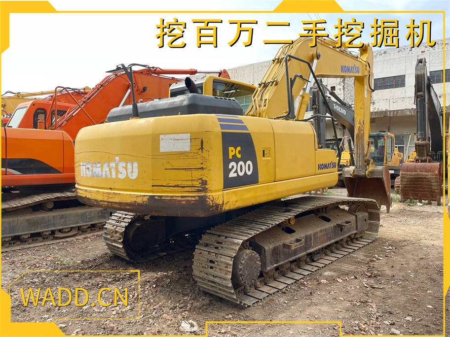 二手小松200-8挖掘機，高性能設備助您卓越挖掘！